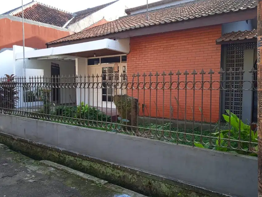 Dijual rumah dalam komplek suryalaya buahbatu
