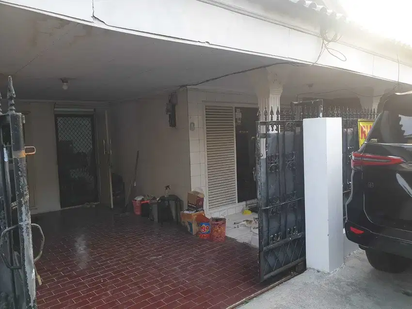 Dijual cepat rumah murah  di rawamngun bangunan 2 Lantai lokasi strate