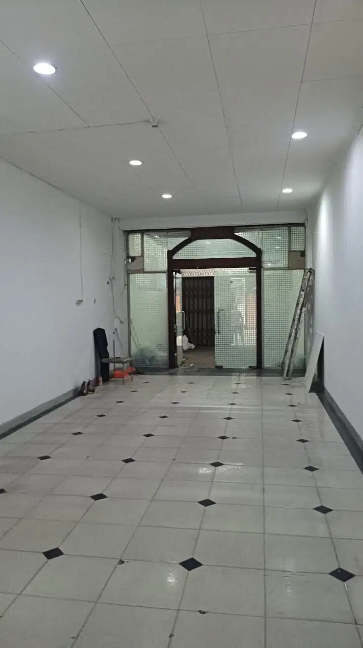 ANA RUMAH UK 4X20M LOKASI JALAN RAMAI JELAMBAR