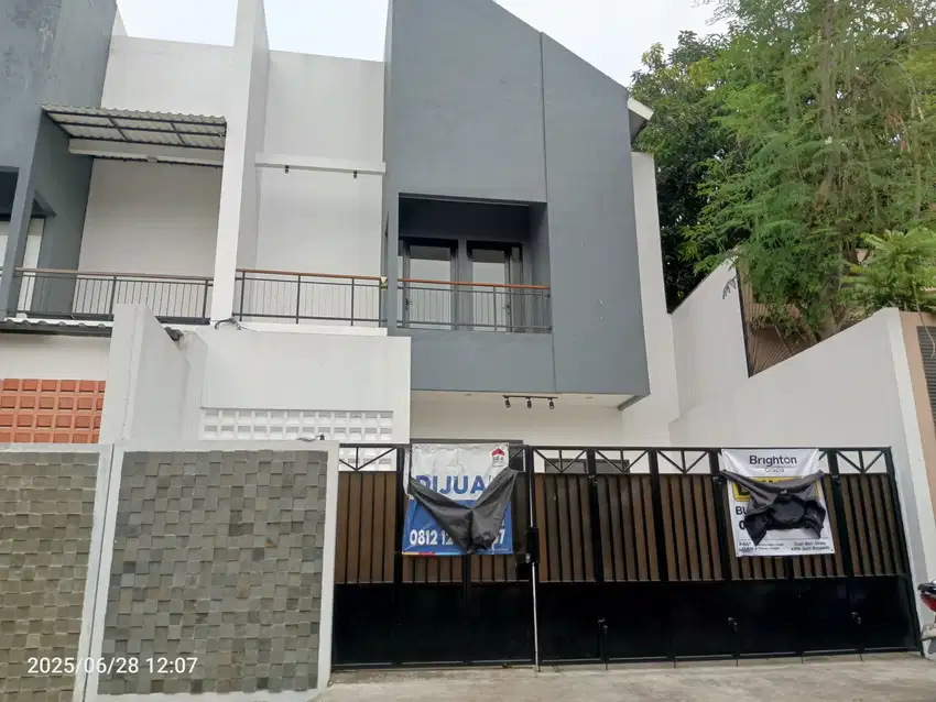 Rumah baru 2.5 lantai di Palmerah, dkt s Parman dan Kemanggisan