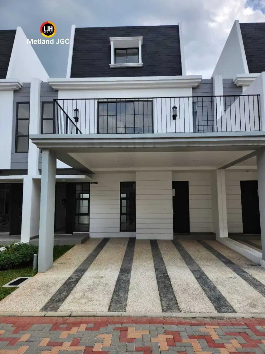 Rumah Attic KT 4+1 Maison De Wisteria Ujung Menteng Cakung Jakarta Tim