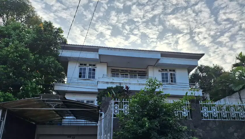 Rumah Asri  Siap Huni Di Cinere   2 lantai Hadap Barat