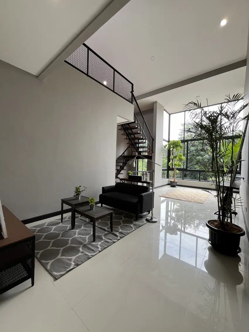 Rumah Modern Lingkungan Asri di BSD Versailes