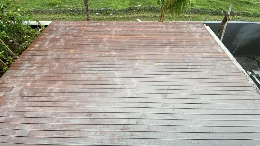 Pooldek ulin kolam renang