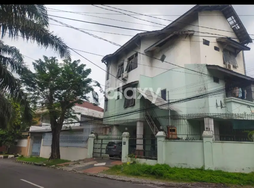 Rumah Hook Comercial Area Jl Raya Patimura