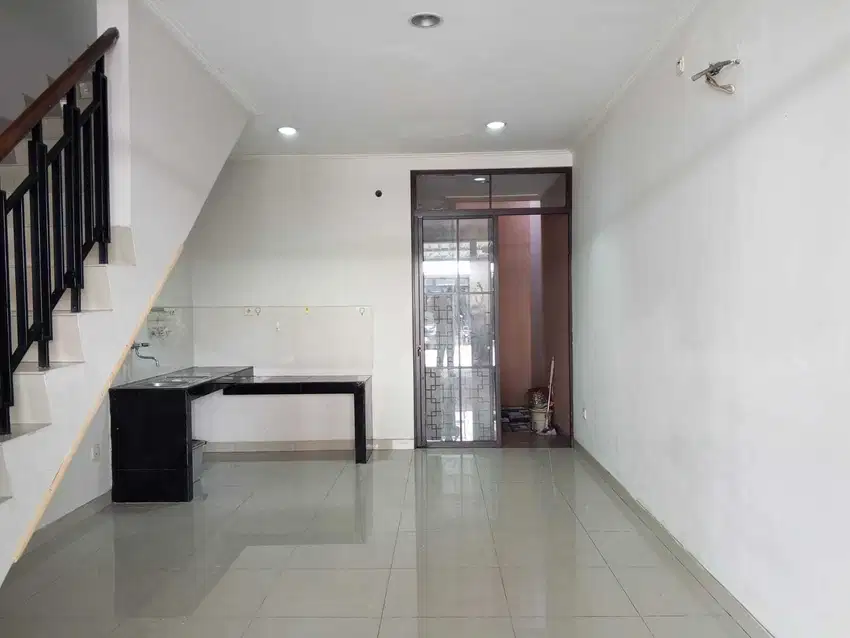 Disewakan Rumah Green Lake City Cluster East Asia Ukuran 4 x 15