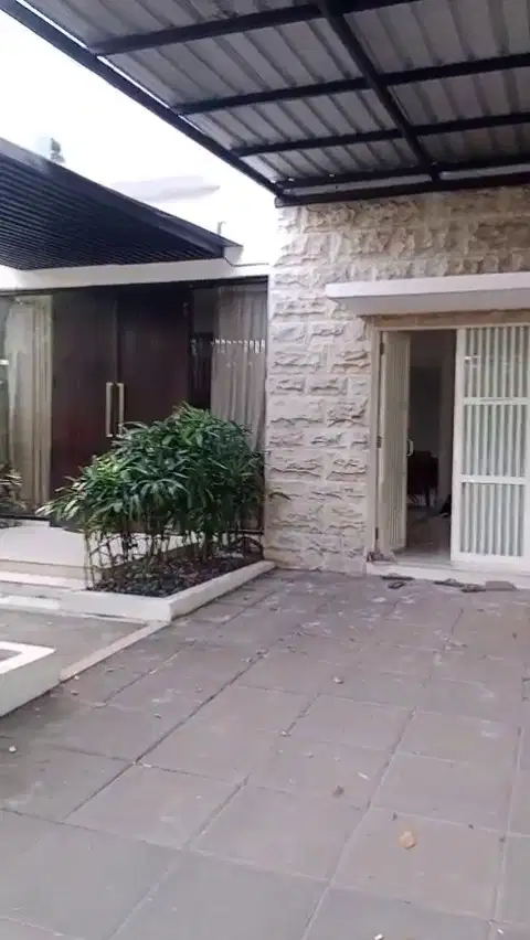 RUMAH LUAS MODERN DI THE GAYUNGSARI