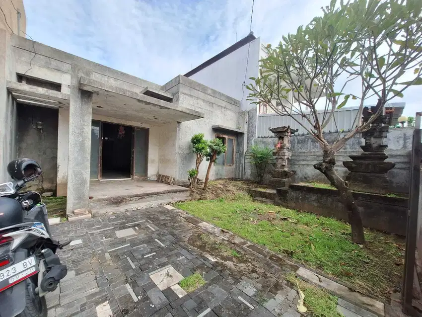 Tanah dan Bangunan Rumah Struktur Dua  Lantai di Tukad  Badung Renon