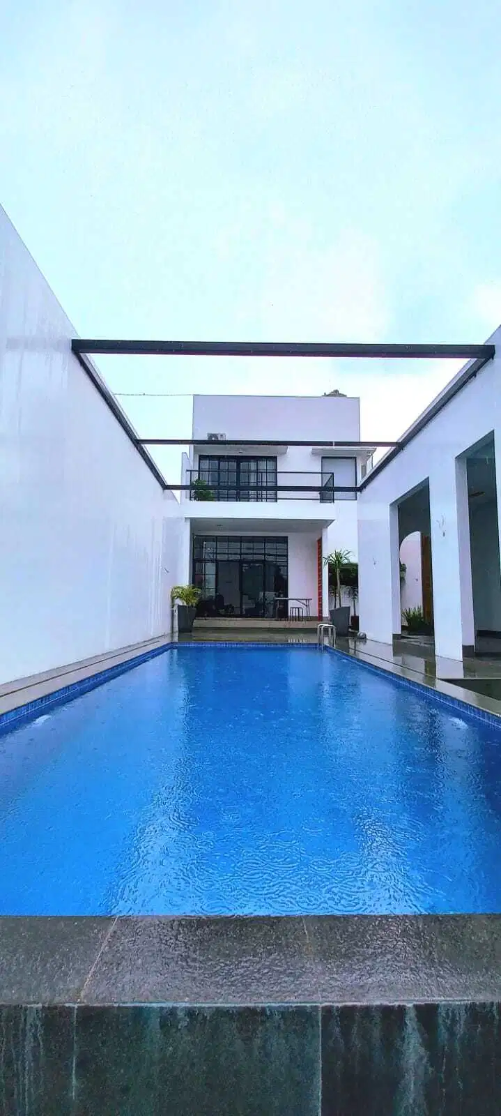 Rumah modern 2 lantai dengan kolam renang jln godean KM 6.5