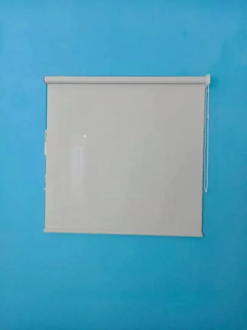 Roller blind sharp point