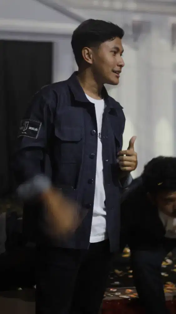 Menerima pekerjaan /suruhan apa saja