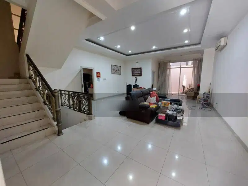 Rumah Garden House PIK uk 10x25 Sudah Renov SHM Siap KPR