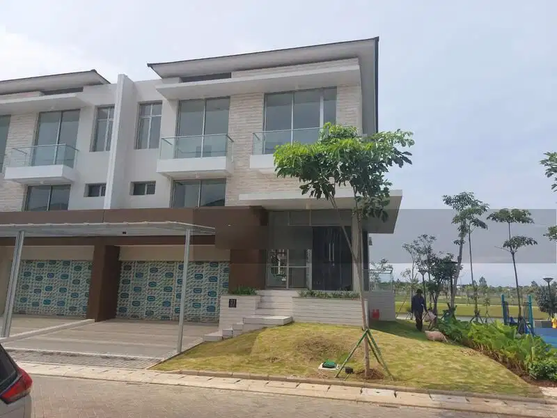 Rumah Mewah Pik2 uk 13x25 hoek Bangunan tipe 10x25, view danau