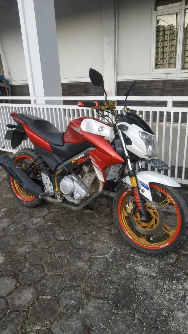 VIXION TAHUN 2014 MERAH