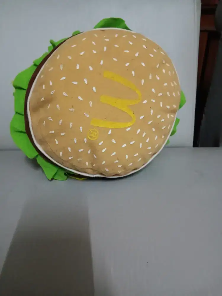 Bantal burger mcd
