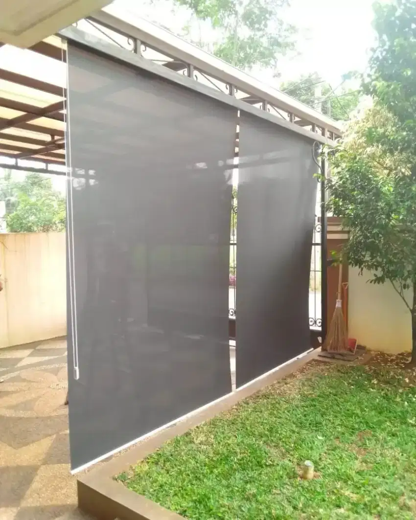 Tirai Roller Blind Outdoor Tahan Tampias Air Hujan dan Panas Matahari