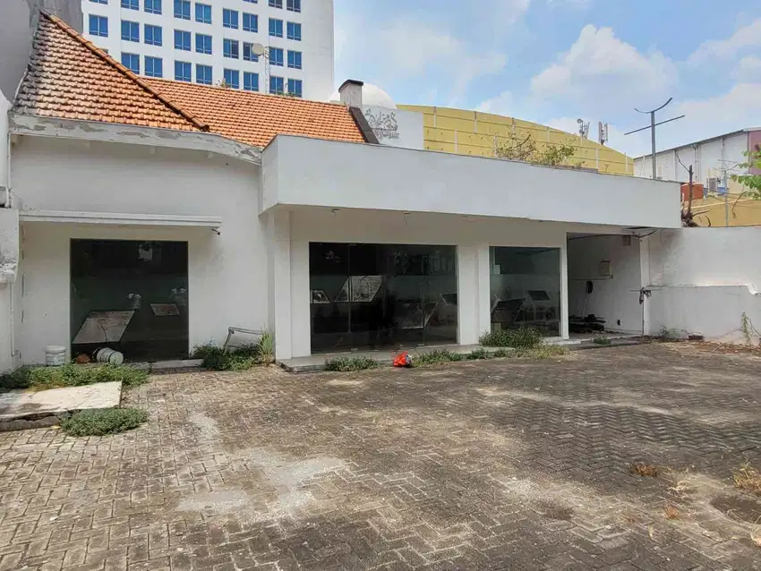 Bangunan Komersial Jl. Adityawarman