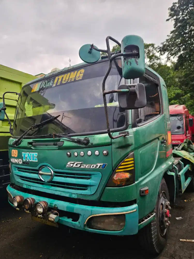 HINO  head trailer SG 260 ti  thn 2010 tractor head