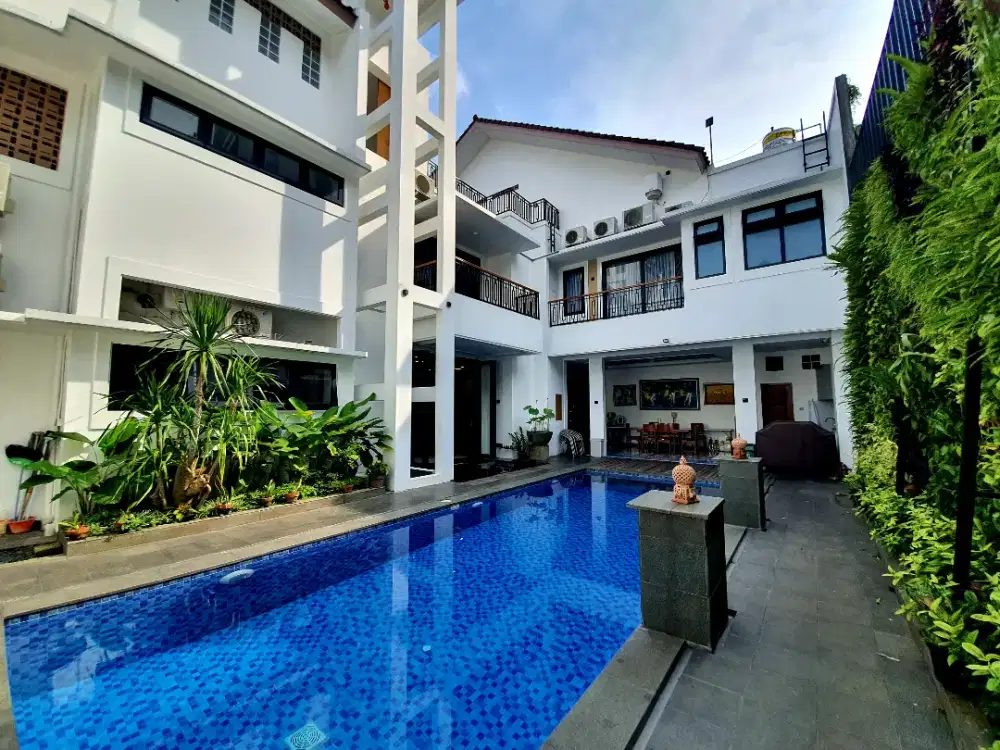 Kemang, Baru & Mewah