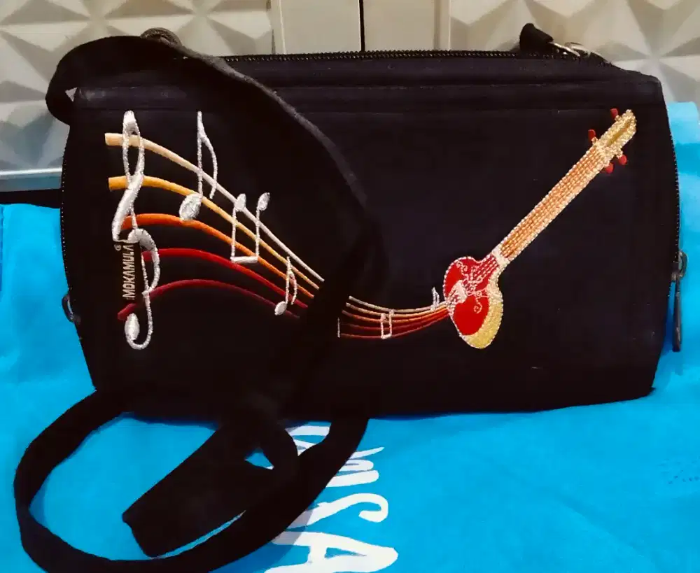 Tas wanita merk mokamula hitam buy one get one