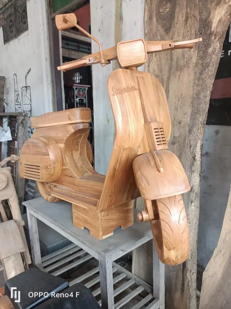 Motor harley dan Vespa kayu jati