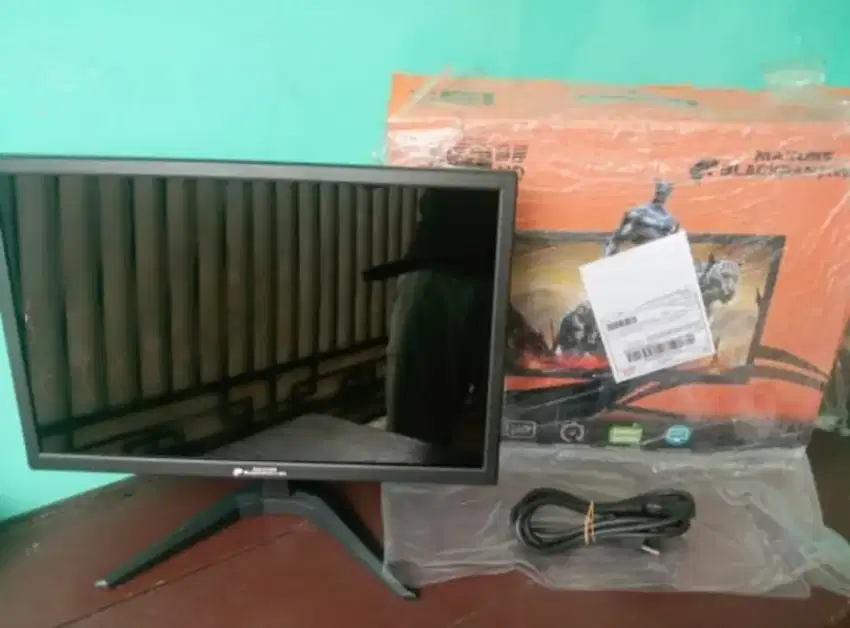 Monitor maxus 19 inch pemakaian 1 bulan