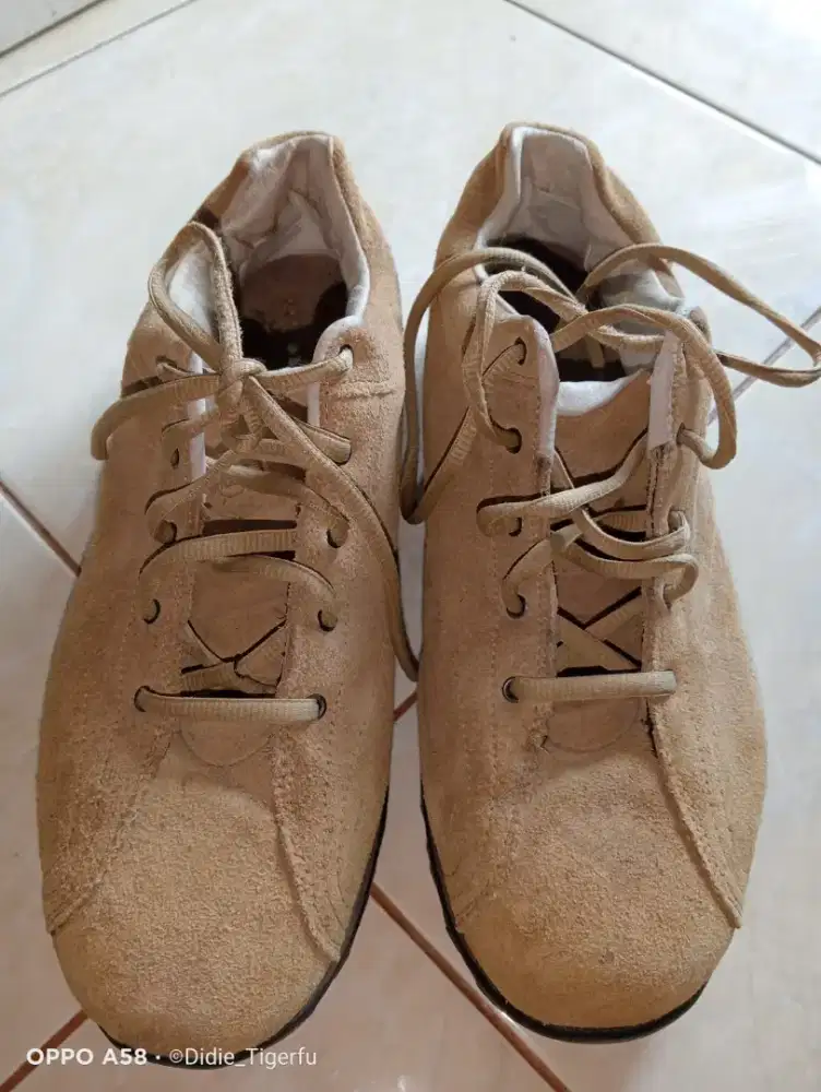 Lafuma UK.41
Edisi salah beli Krn ukuran sepatu kekecilan
Sales 200k
