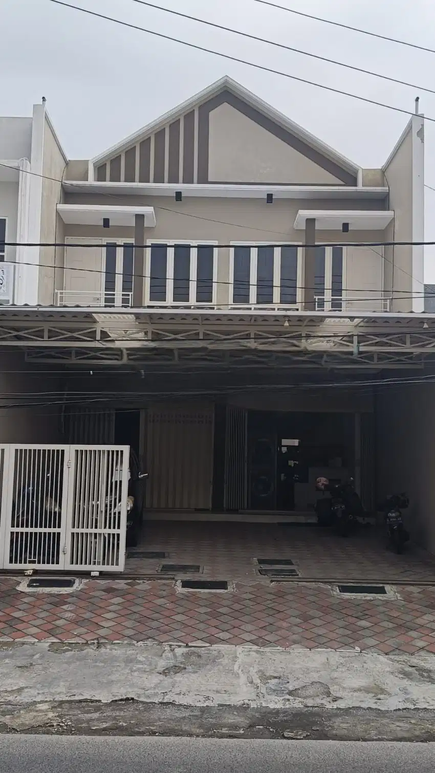 Ruko Gress 2LT di jalan Utama Komplek Jemursari