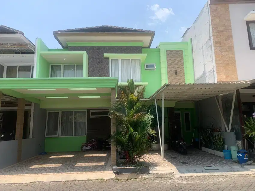 2 Lantai Modern Minimalis di Area Perumahan Springhill Sawojajar