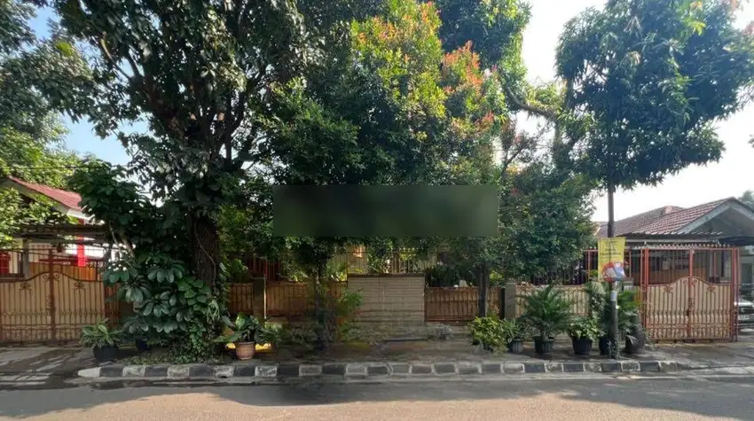 Rumah Pinggir Jalan Kencana Loka Bsd City