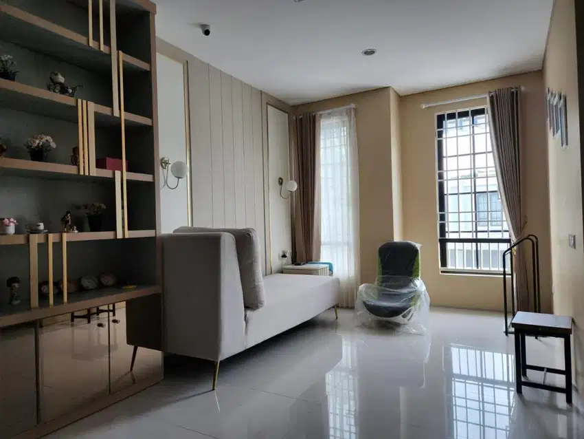 Jarang Dijual Rumah Oakwood Citraland, Surabaya
