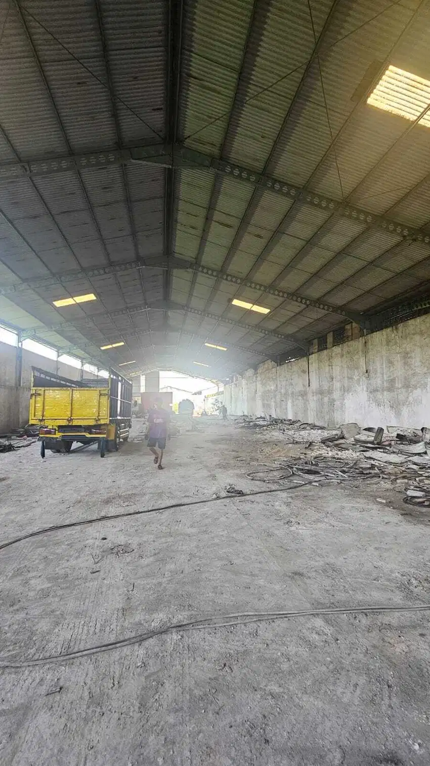 Dijual Gudang Luas di Driyorejo, Lokasi Strategis Dekat Tol