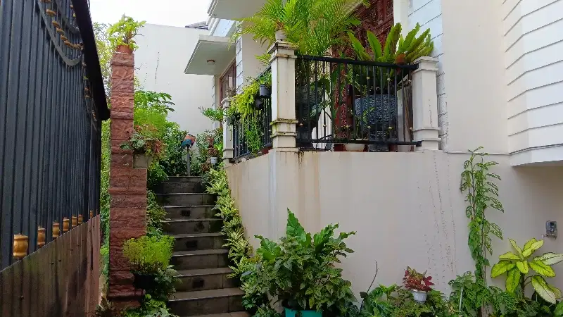 RUMAH MEWAH LINGKUNGAN NYAMAN DI PURI CINERE