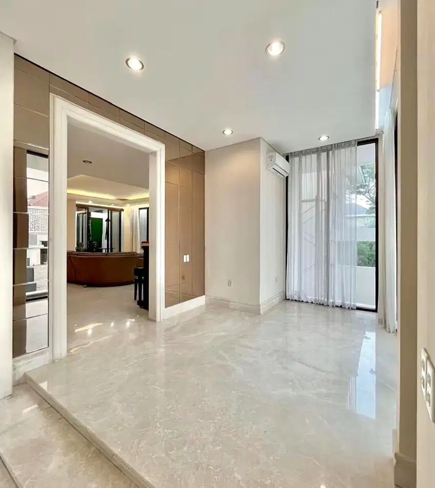 4 Lantai Rumah South Emerald Mansion Citraland Surabaya Barat
