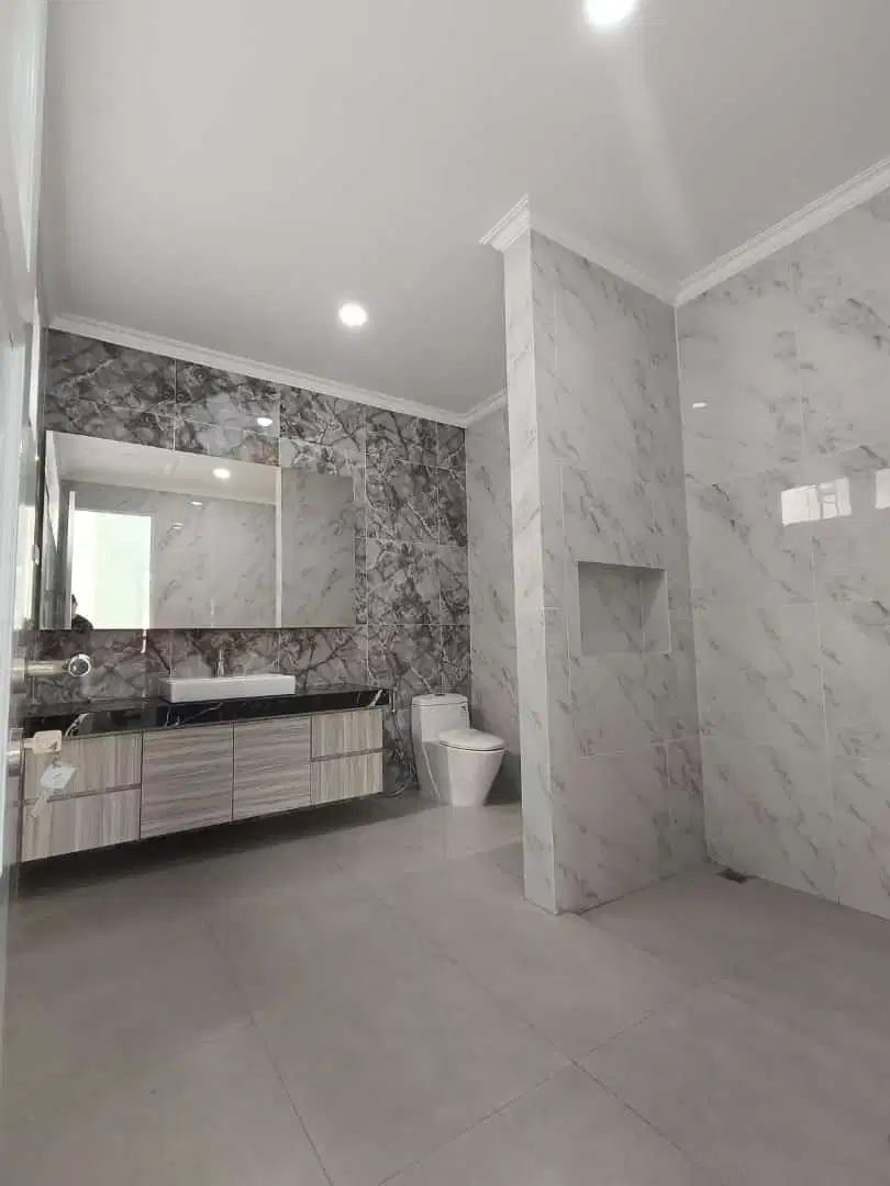 Rumah  ada kolam renang Bukit Gading Mediterania Kelapa gading