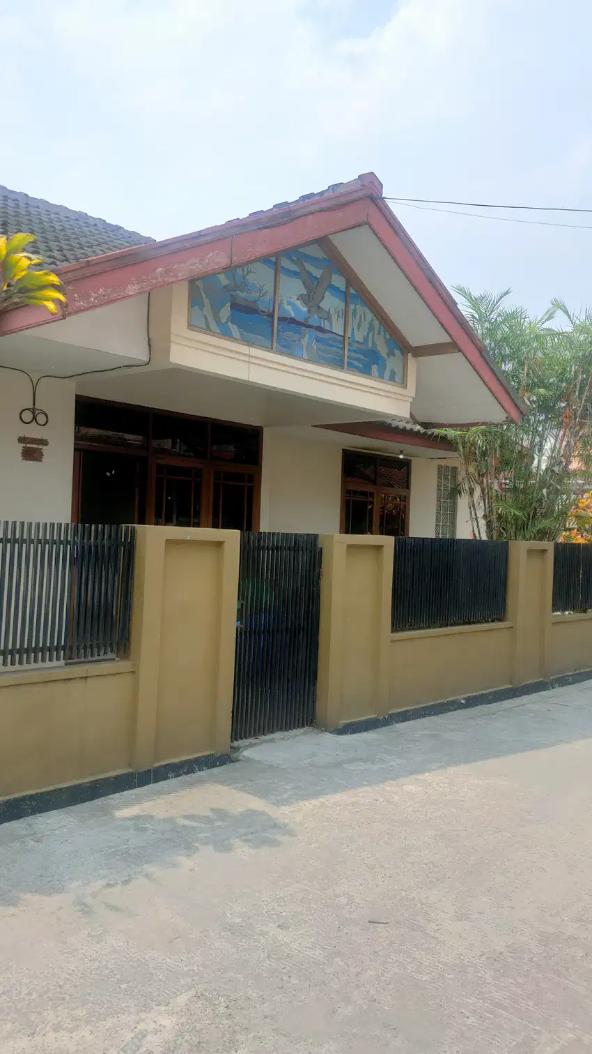 Harus Dijual  Cepat Sekali (BU)  Rumah komplek  Luas  Murah di Bandung