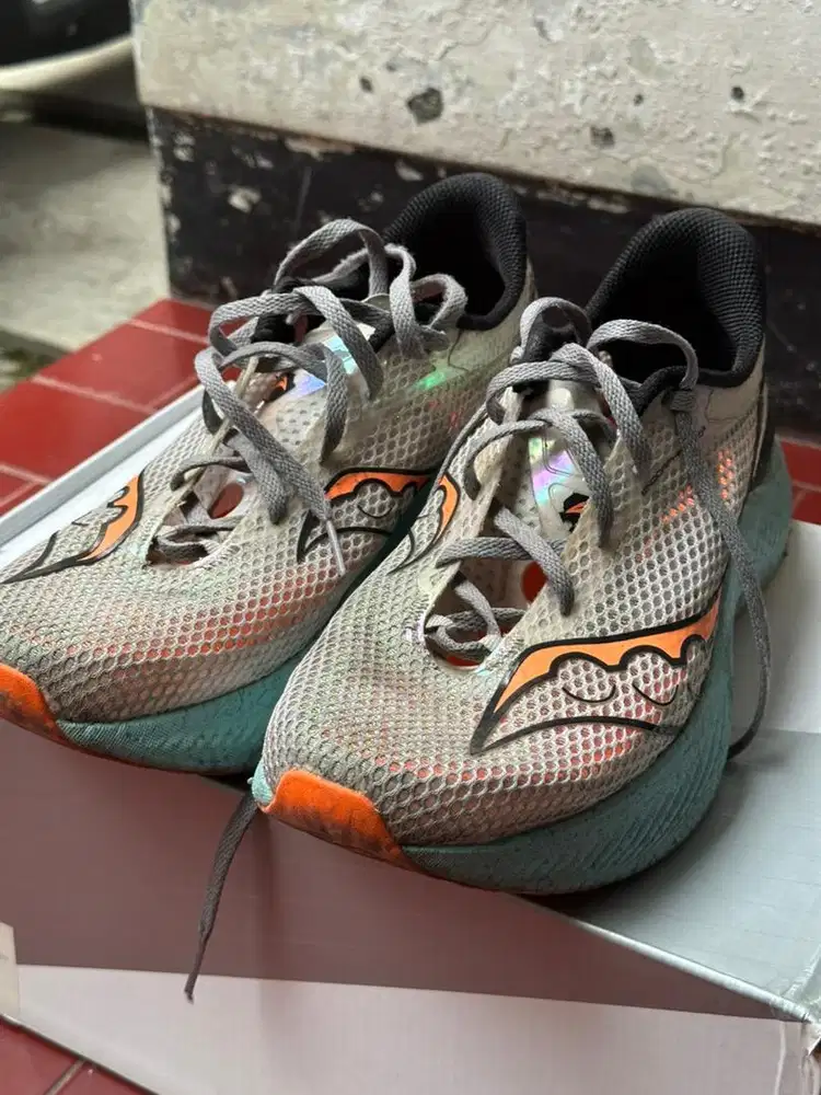 Sepatu Lari Saucony Endorphin Pro 3 - Size US 10 / 44