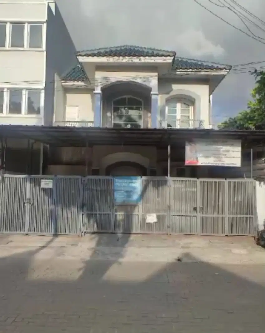 Dijual Rumah Strategis Depan Sektor 7A/B