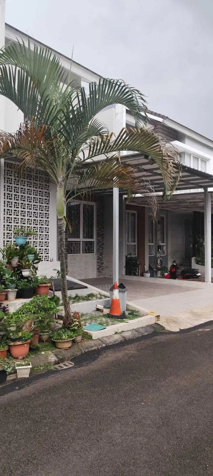 Dijual Rumah Asri di Perumahan Moderenhil