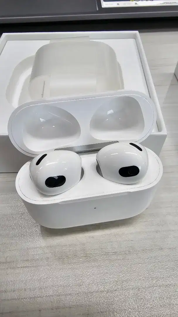 Second Airpods Gen 3 Lightning Resmi Box Lengkap