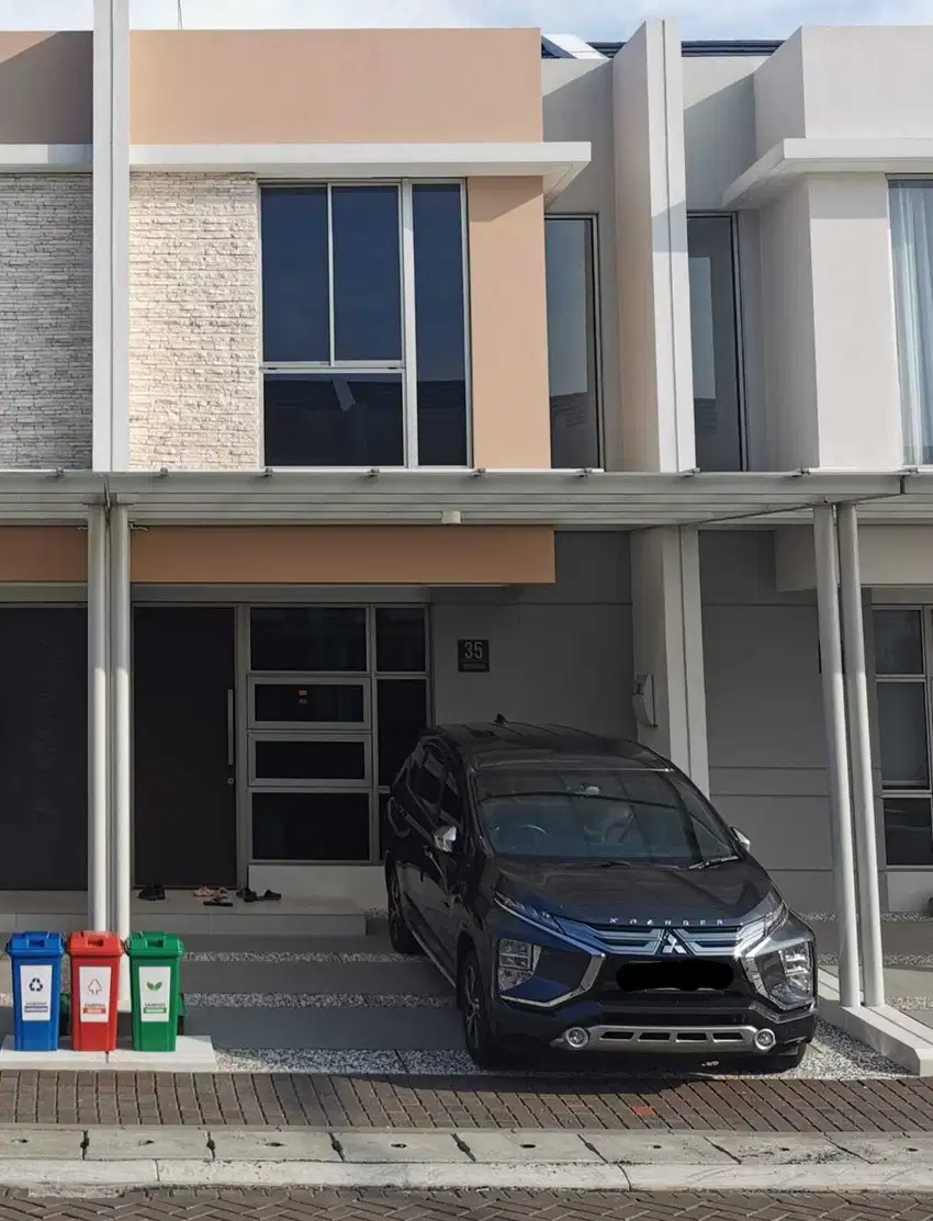 DISEWA RUMAH 2 LANTAI CLUSTER VIRGINIA LUAS 45 m2 PIK 2 JAKARTA