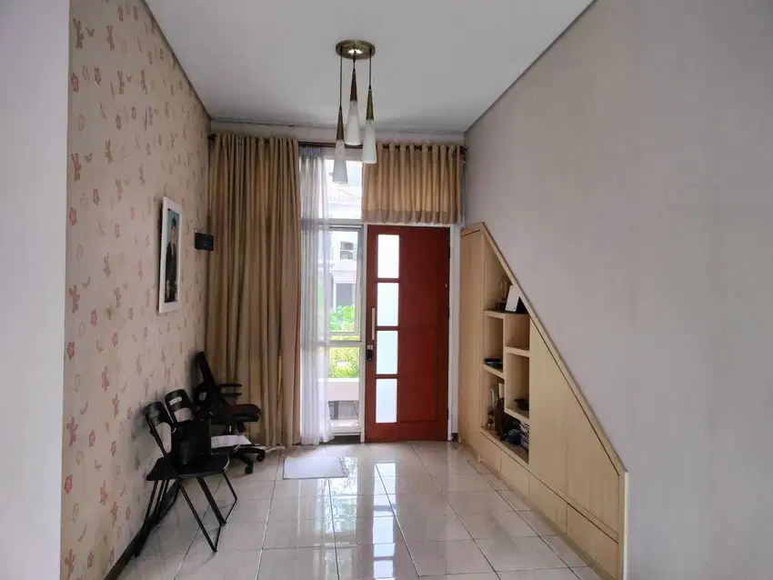 Rumah di Kota Baru Parahyangan Bandung, Mewah Semifurnish Hadap Timur