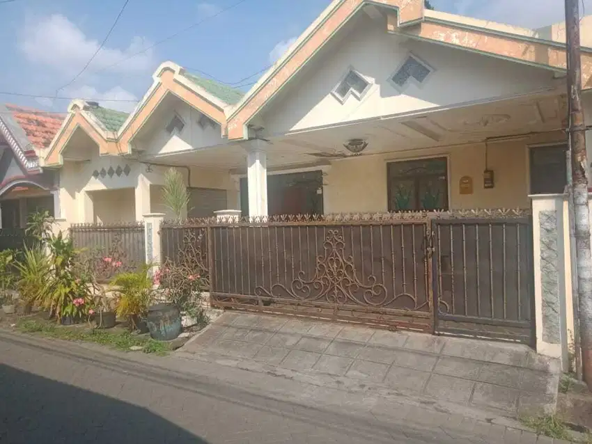 RUMAH DI SURABAYA PUSAT DEKAT DENGAN SMAN 5 SURABAYA