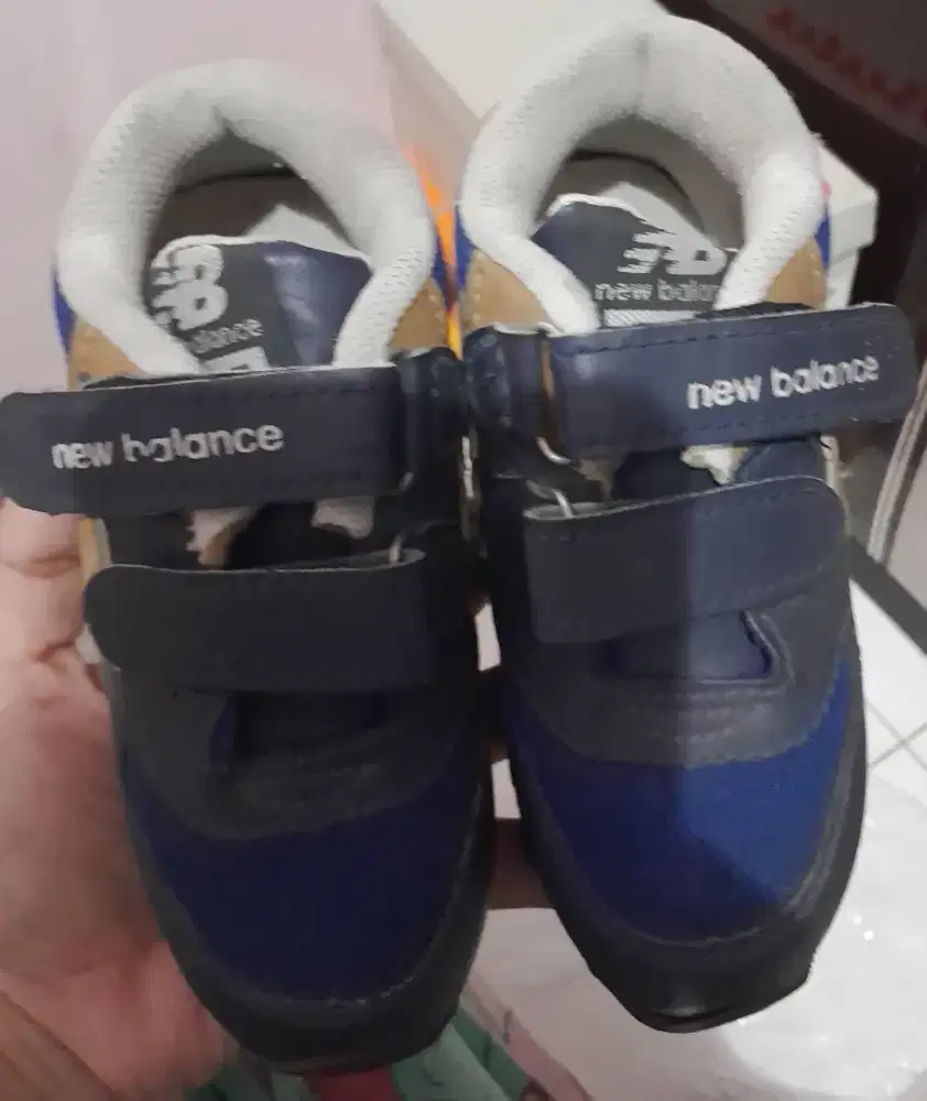 Sepatu Sneaker NB Anak