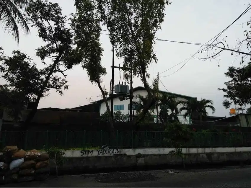 Dijual gudang dan tanah luas 1 ha di kamal