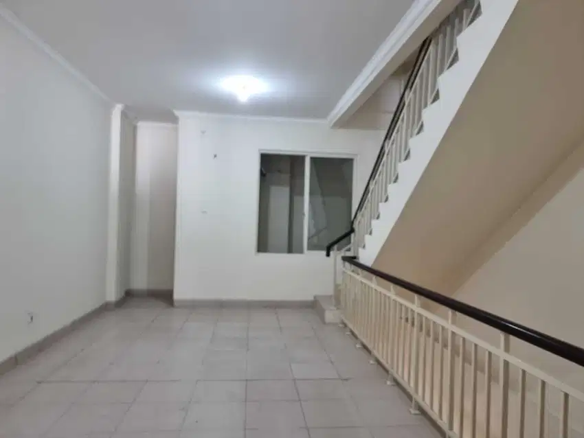 Disewakan ruko PURI MANSION lantai 2 dan 3