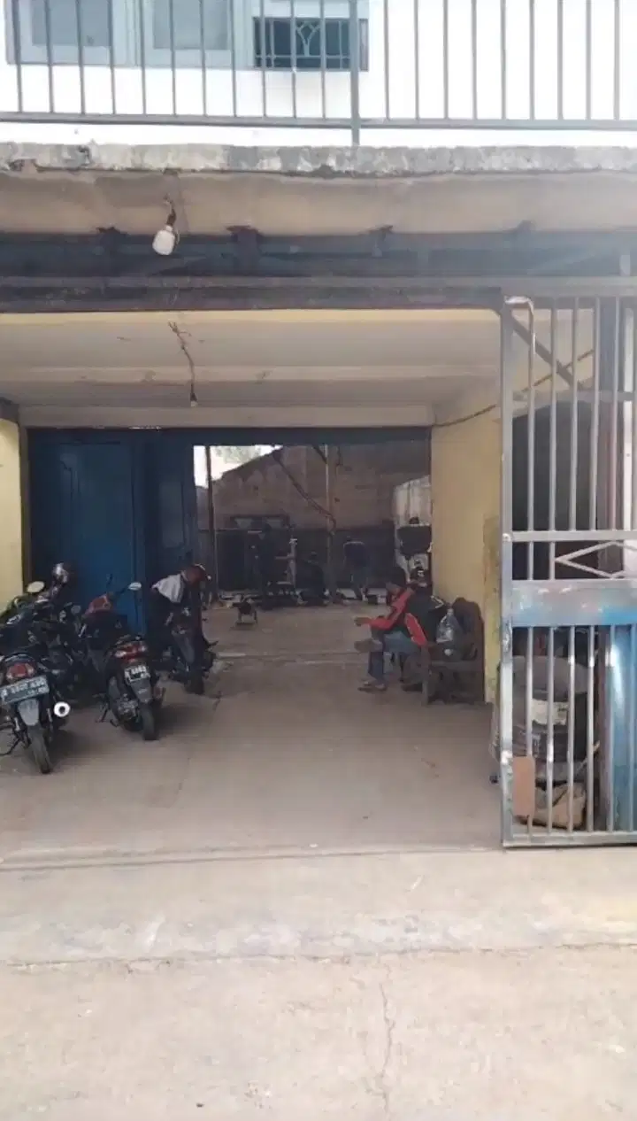 Disewakan Gudang ex Workshop 2 Lantai Dekat Tol Bintara Bekasi