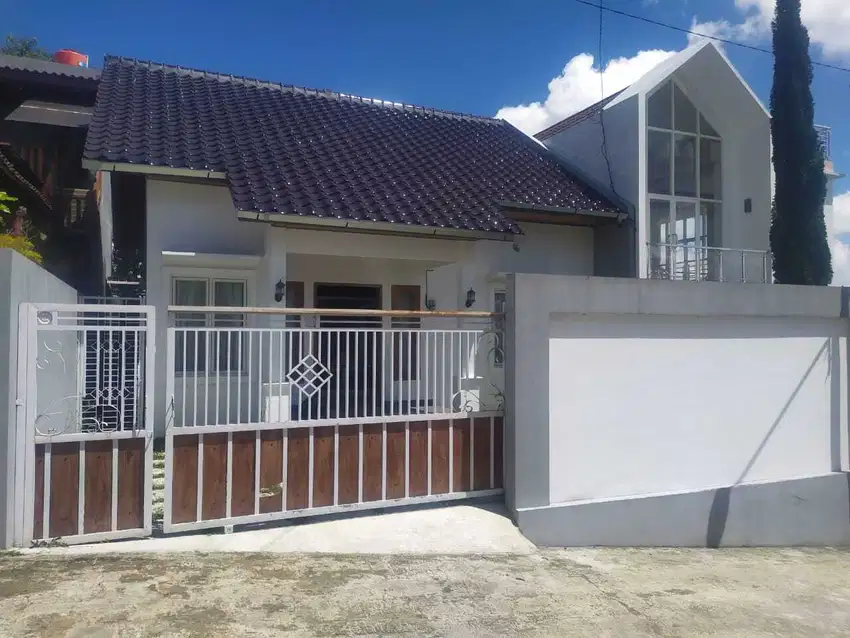 RUMAH VILLA VIEW PEGUNUNGAN DI DAERAH KARANGPANDAN KARANGANYAR JATENG