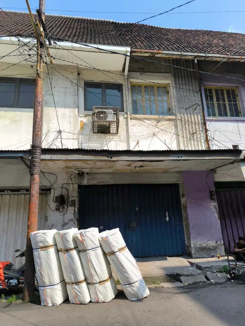 Ruko Bagus di Jl Bongkaran Bentuk Ngantong Nol Jalan
