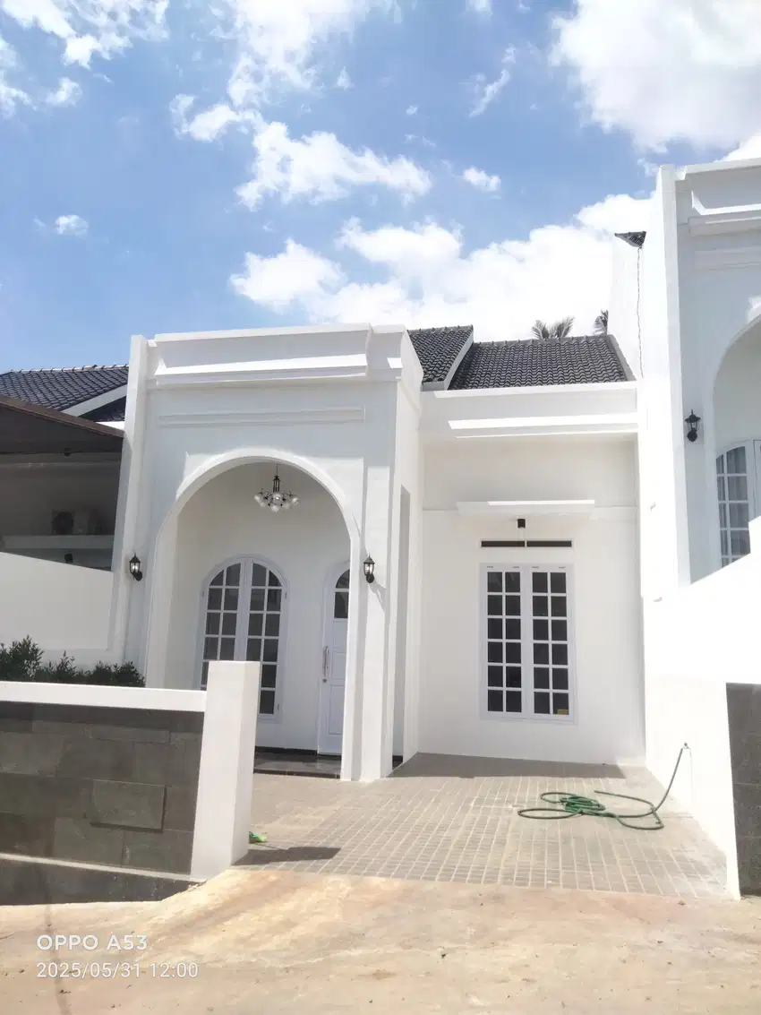 RUMAH MEWAH LOKASI STRATEGIS DEKAT KEMANA MANA